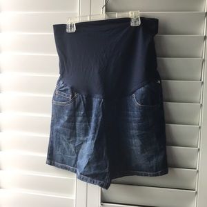Maternity shorts
